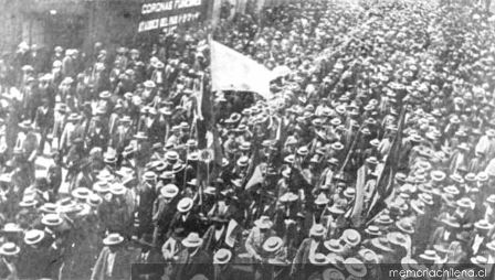 Obreros marchando a Escuela Santa María 1907