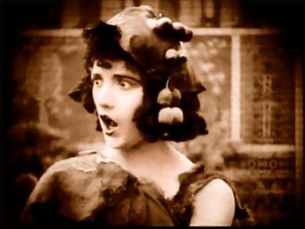 The Mountain Girl (Constance Talmadge), protagonista del episodio de Babilonia.