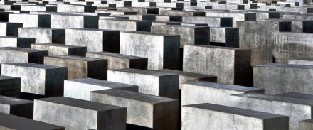 holocaust-memorial-550830_640