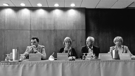 De derecha a izquierda, Johanna Fawkes, Jean Valin, Anne Gregory y yo mismo en el panel que presentó el Global Capabilities Frameworrk