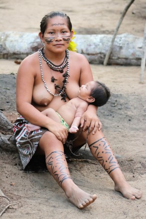 Amazonas, mujer Tuyuka. Amazonas, Jeroncio. Fotografía de Alejandra Faúndez.