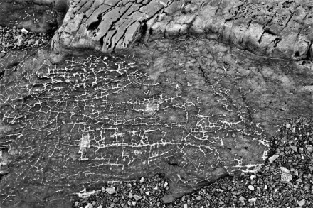 Escrito en piedra, Magallanes. Fotografía de Mauricio Tolosa.